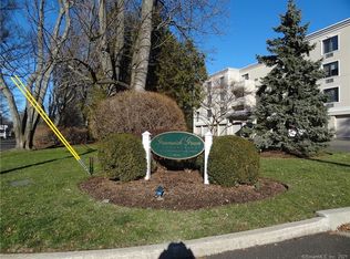 1535 E Putnam Ave APT 301, Greenwich, CT 06870