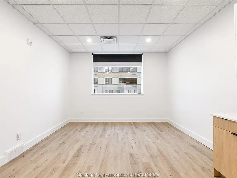 138 King St W #207 — Photo 15