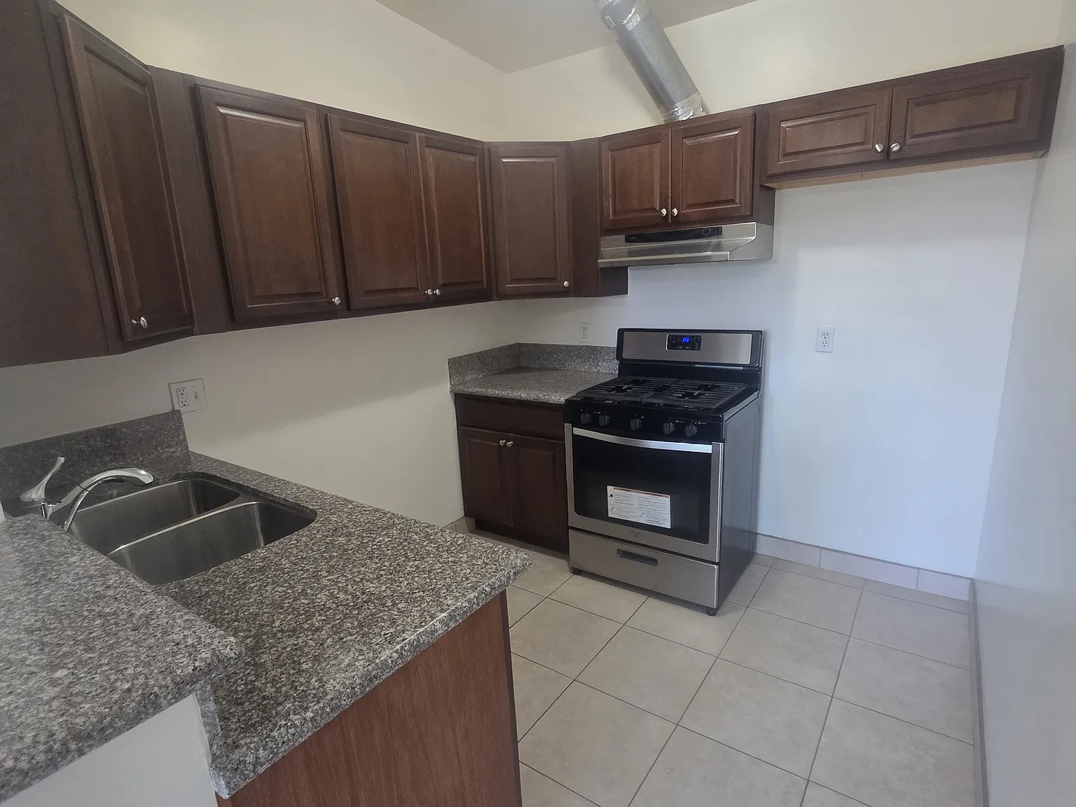 1 bed, 600 sqft, $1,800 — Photo 3