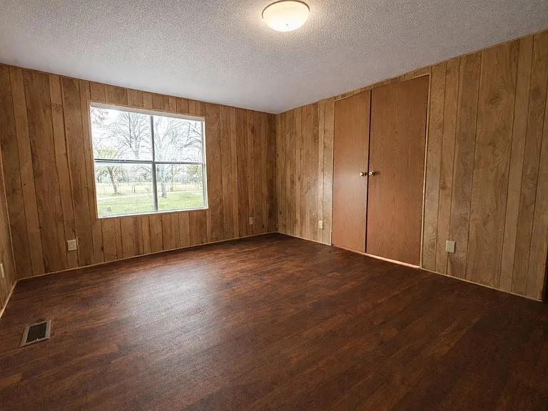 1037 Pecan Valley Dr — Photo 6