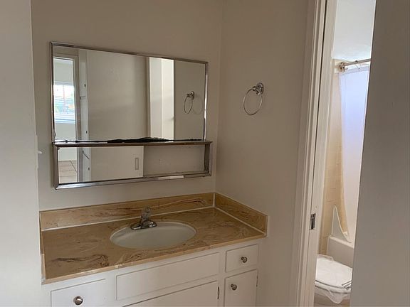 4th image of 341 Junipero Ave APT 4
