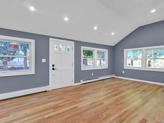 4th image of 85 Hawthorne Street