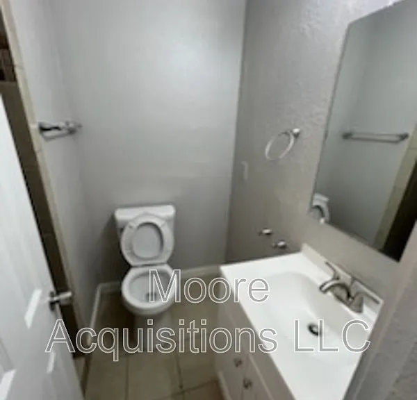 610 W Owings St — Photo 7