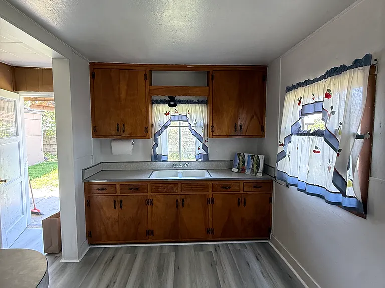 414 W Olive Ave — Photo 1