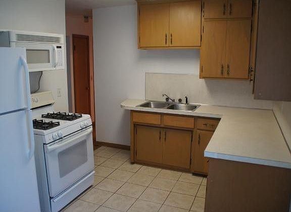 4th image of 8807 Van Buren St NE