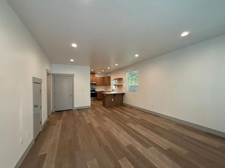 815-819 W Williams St — Photo 2