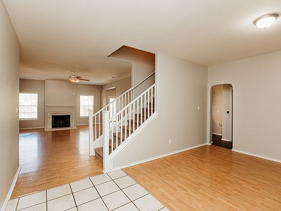 4th image of 1010 Del Roy Dr