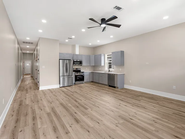 409 E 1st Ave #B — Photo 9
