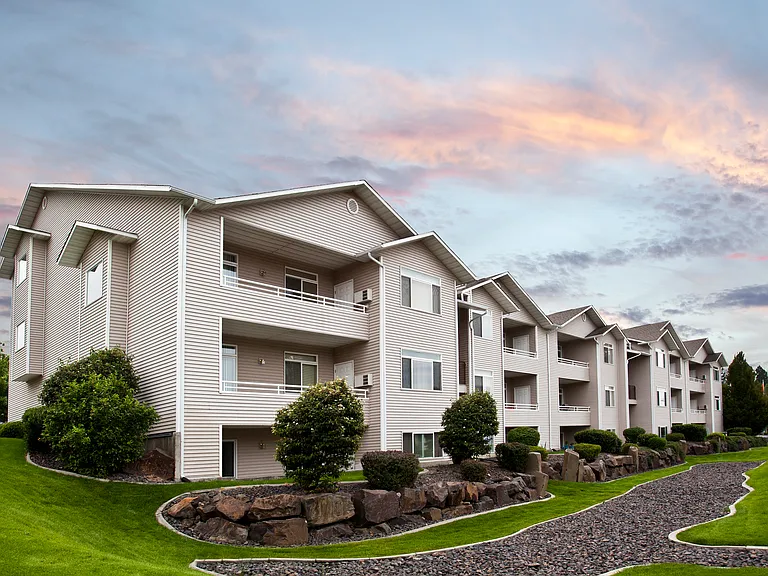 Ashton Apartments — Photo 3