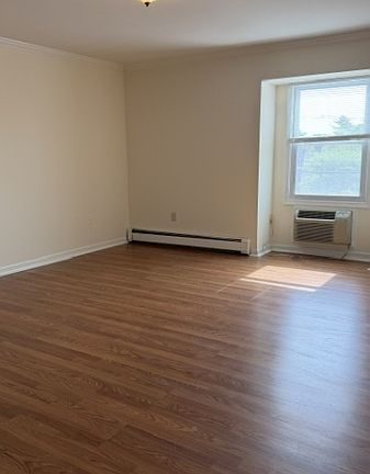 2nd image of 662 Goffle Rd #23