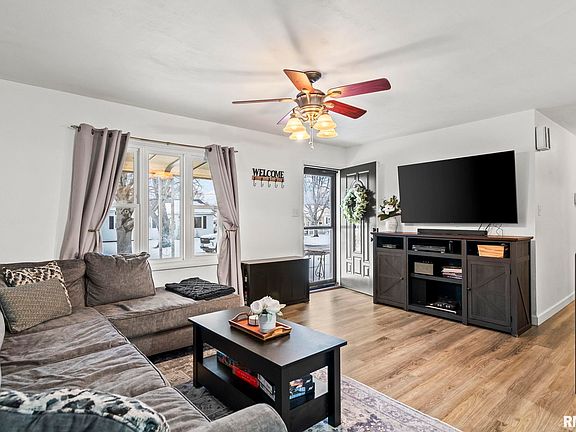 4th image of 1016 Johnson Ln