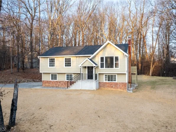 2 Fern Dr, Hackettstown, NJ 07840