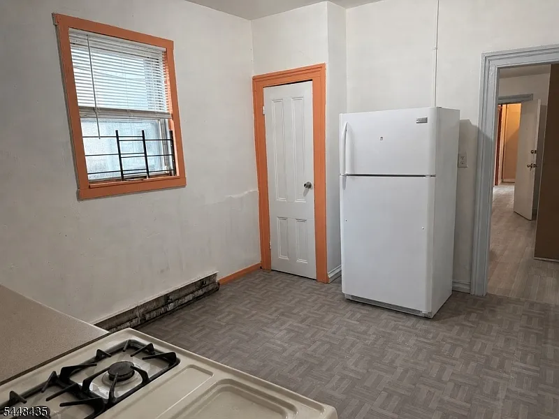 3 bed, 1.0 bath, $1,800 — Photo 3