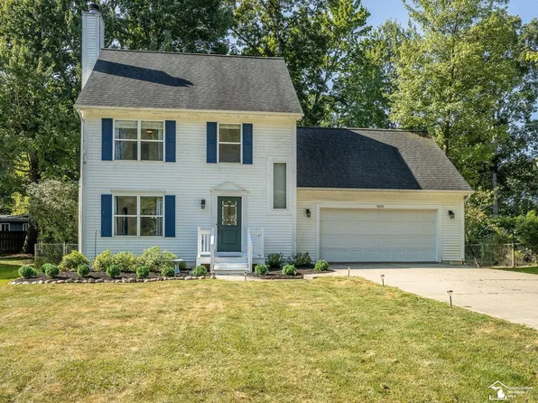 5893 Forestal Dr, Waterford, MI 48327