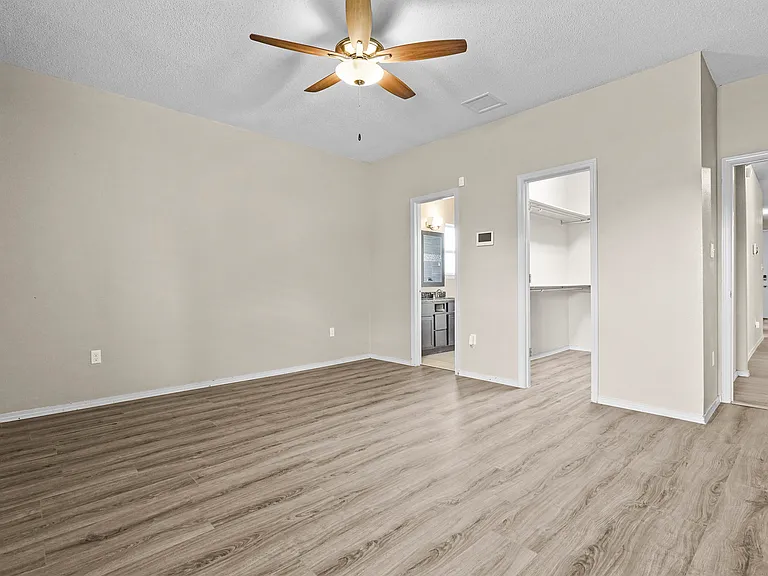 3115 Red Creek Dr — Photo 21