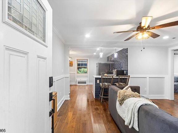 3rd image of 1267 Anderson Ave #28