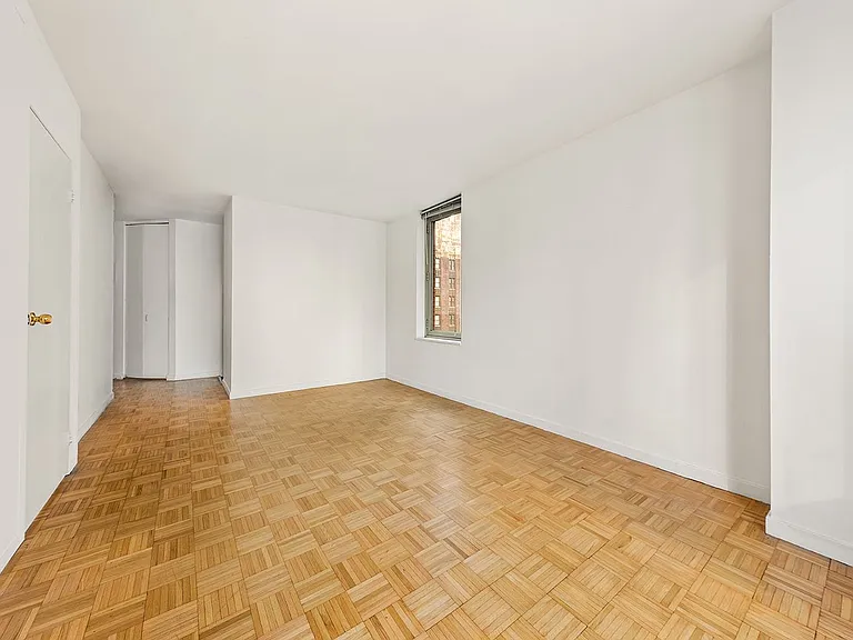 145 E 48th St #14B — Photo 3