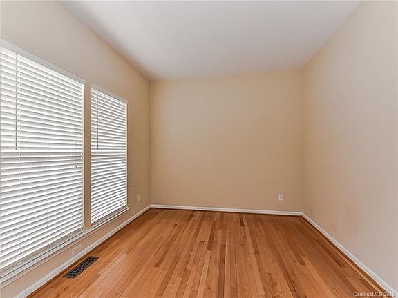 5th image of 3920 Meadow Green Dr
