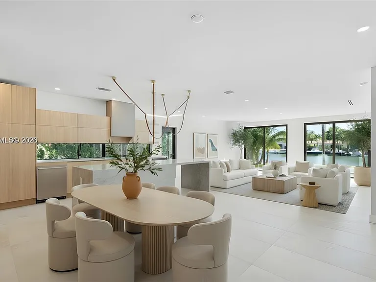 550 S Shore Dr — Photo 5