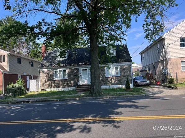 87 Nassau Blvd, West Hempstead, NY 11552