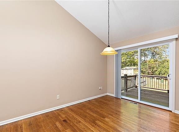 3rd image of 8420 NE 116th St