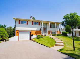 330 Lafayette Ln, Hoffman Estates, IL 60169