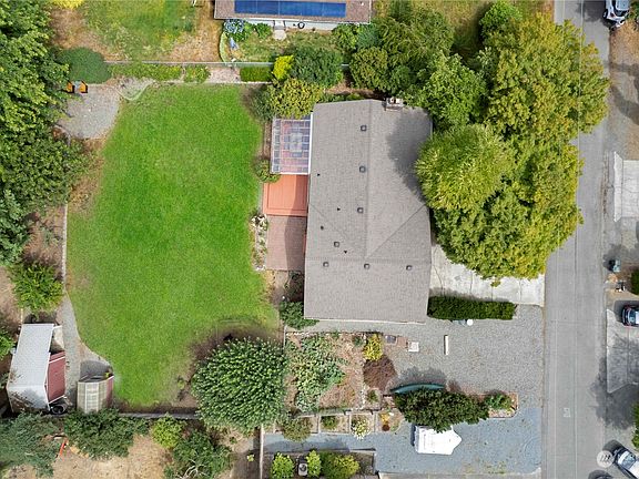 4th image of 1704 106th Avenue Ct E