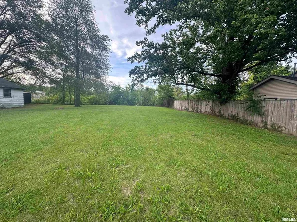 0 W Church St, Benton, IL 62812