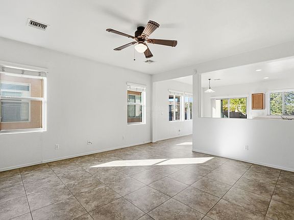 4th image of 907 E Catkins Pl