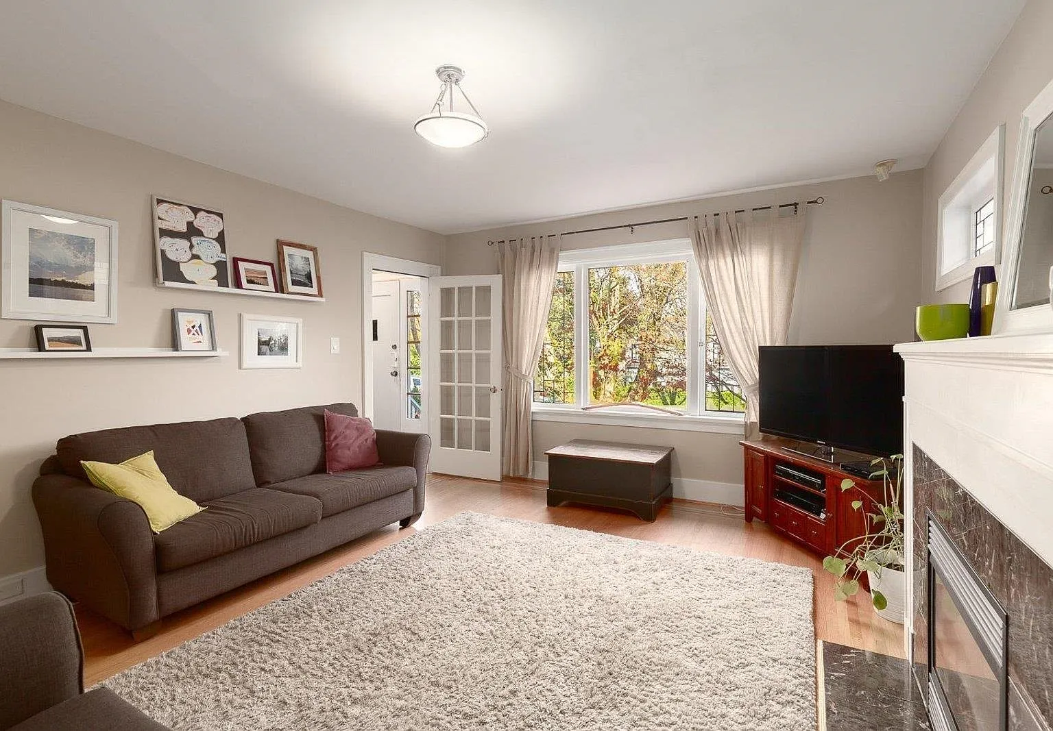 3 bed, $4,200 — Photo 2