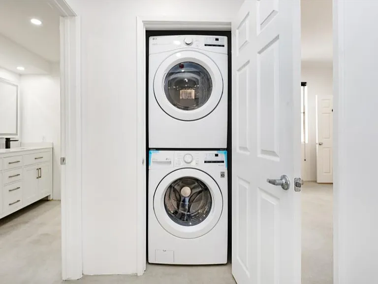 639 Huntley Dr #3 — Photo 15