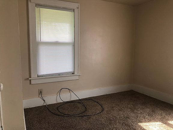 4th image of 1827 Stevens Ave