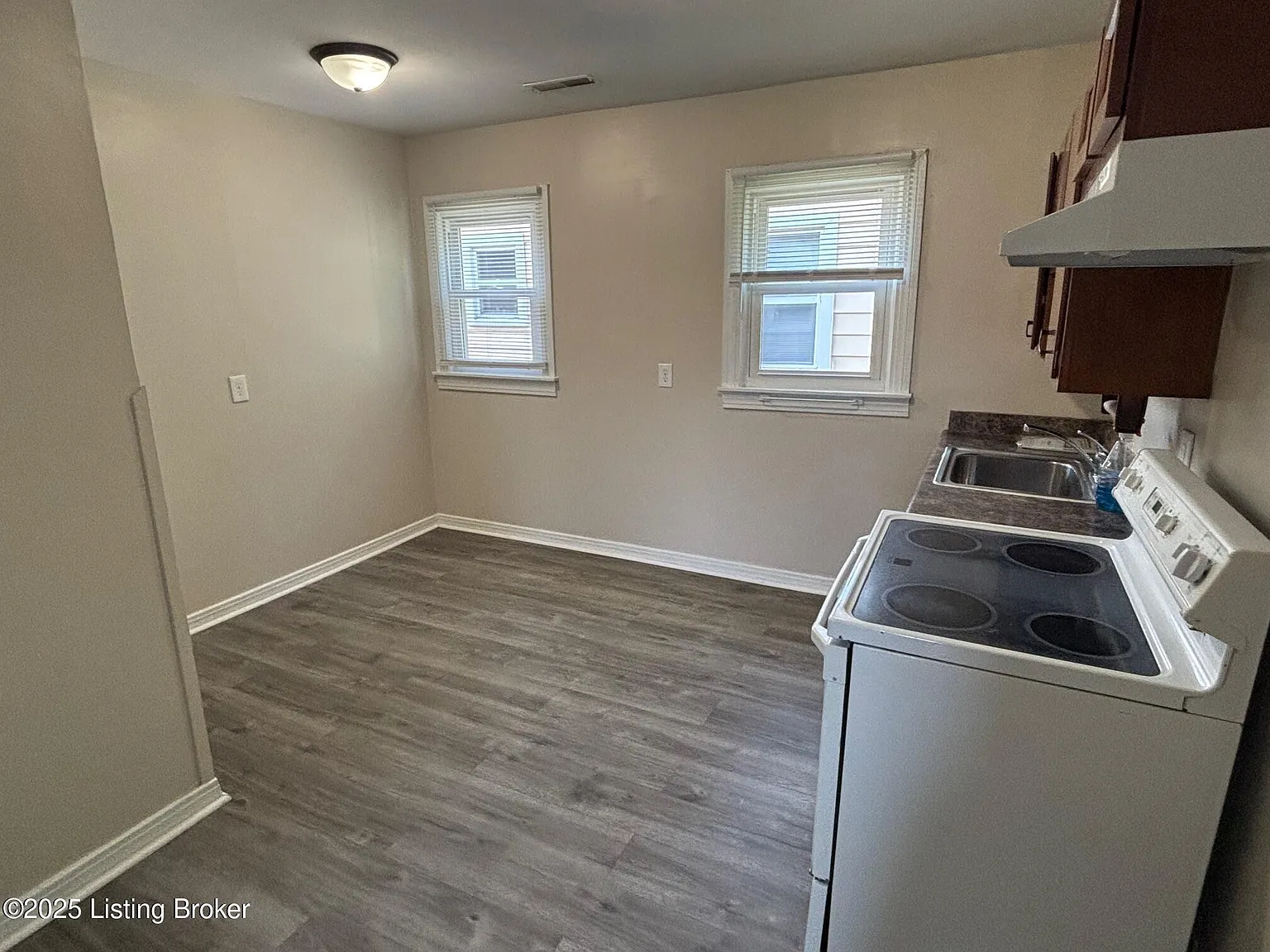 2 bed, 1.0 bath, 547 sqft, $880 — Photo 4
