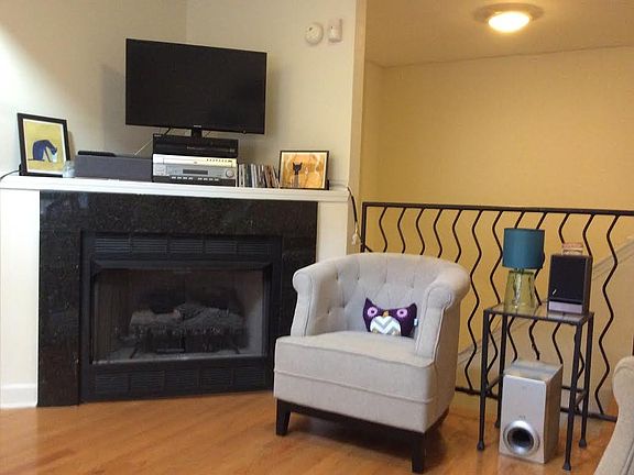 4th image of 1875 N Winnebago Ave #1
