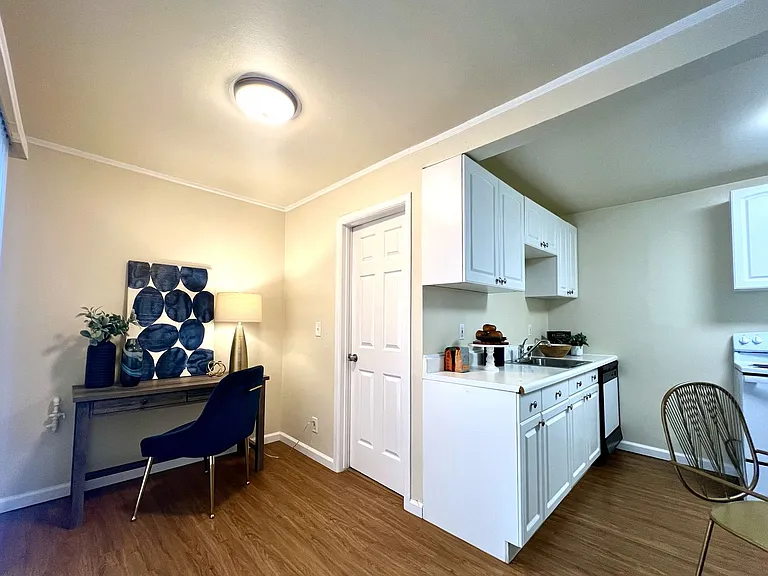 Parkside Apartments in Capitol Hill — Photo 12