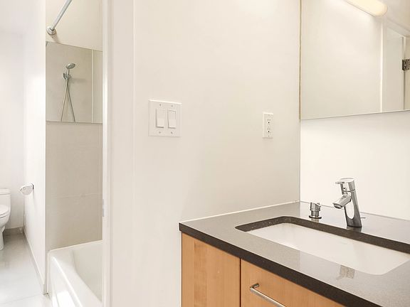 5th image of 210 W 103rd St APT 6A