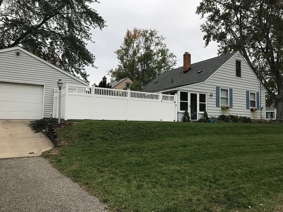 1st image of 1360 Oaklawn St NE
