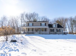 28 Stonehurst Dr, Queensbury, NY 12804