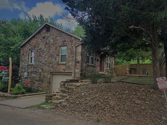3rd image of 616 N Storer Ave