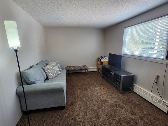 2nd image of 306-3104 Victoria Ave #306