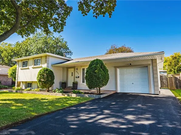 2231 Urwin Cres, Oakville, ON L6L 2T3