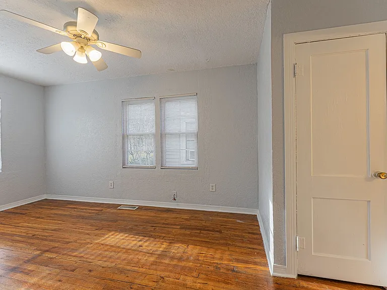 458 College Ave — Photo 15