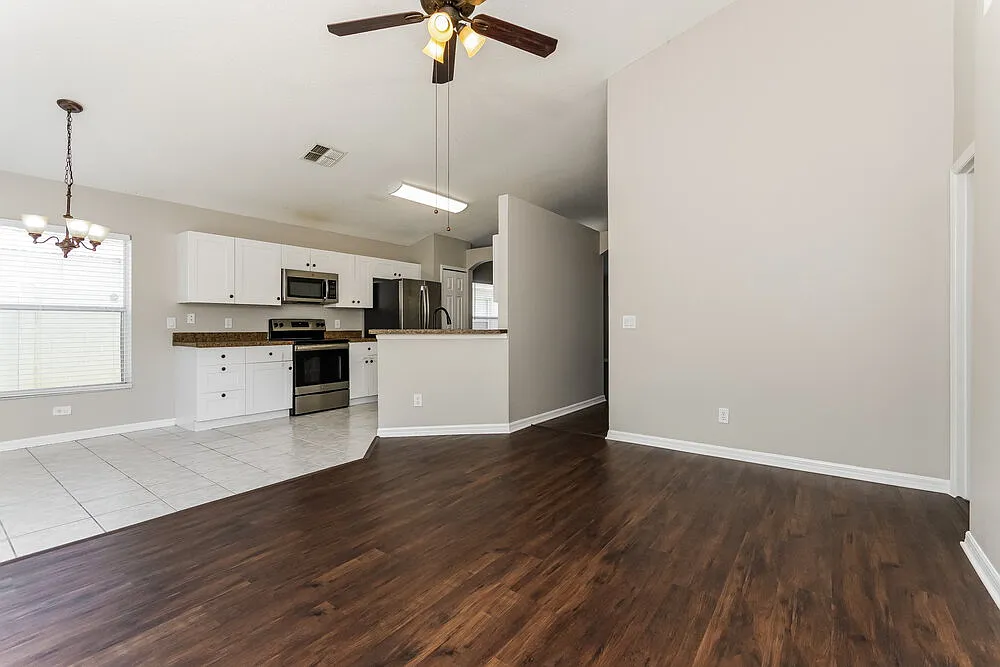 4 bed, 2.0 bath, 1877 sqft, $2,250 — Photo 4