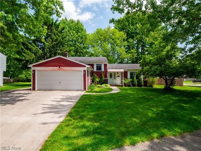 8590 Fairlane Dr, Olmsted Township, OH, 44138
