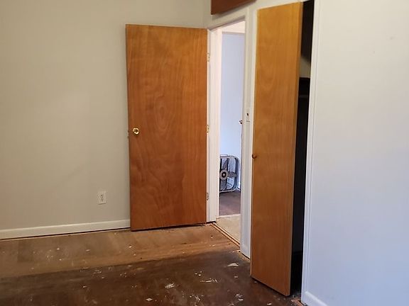 5th image of 3223 42nd St APT 1