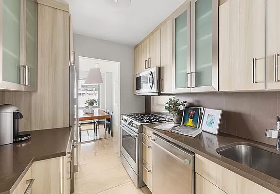 4th image of 175 W 12th St APT 7E
