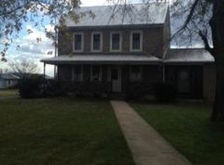 1706 Windsor Castle Rd, Hamburg, PA 19526