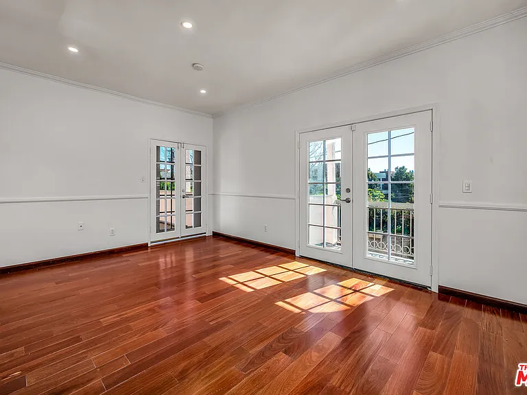 10810 Rochester Ave — Photo 25