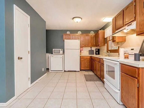 4th image of 10400 Bluebird Ln
