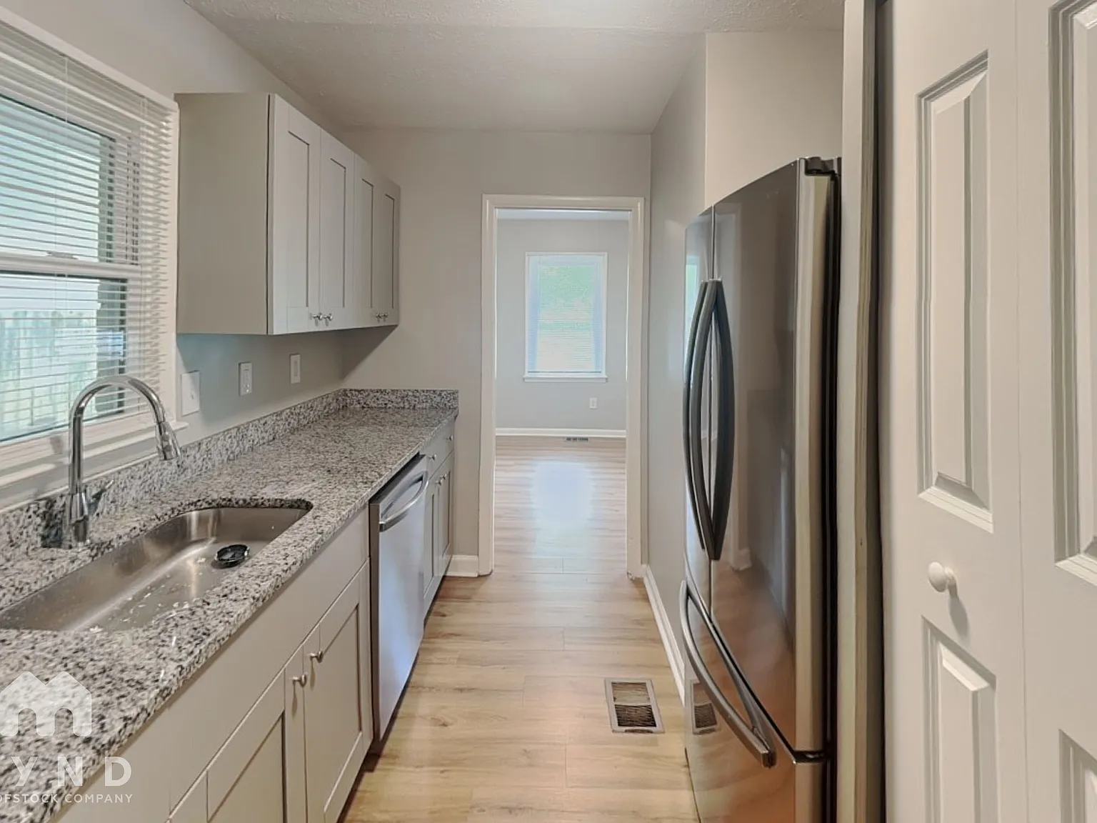3 bed, 2.0 bath, 950 sqft, $1,795 — Photo 3